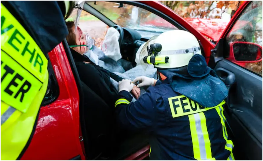 what to do after car accident south Carolina. South Carolina car accident scene with emergency responders and vehicles.
