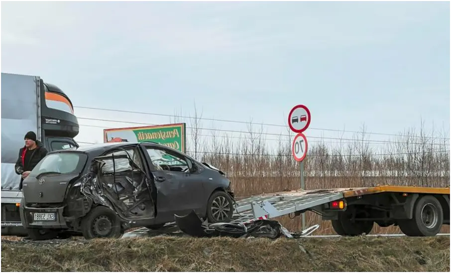 hit and run accident lawyer south carolina . Hit and run accident in South Carolina with damaged vehicle and police response at crash scene