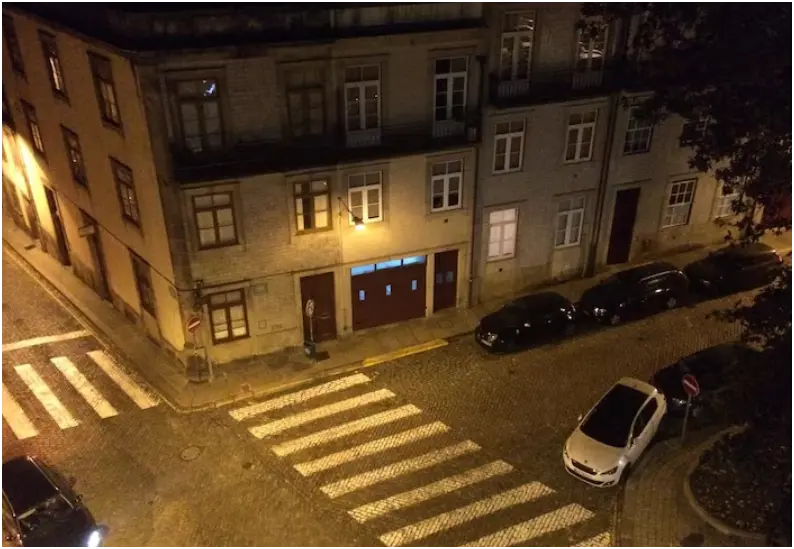 Foreseeable Crime Premises Liability SC: How Courts Decide 1 Exterior of a poorly lit property at night illustrating foreseeable crime premises liability in South Carolina